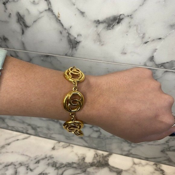CHANEL Vintage 1983 Gold Plated Round Logo CC Brac - Picture 2 of 9